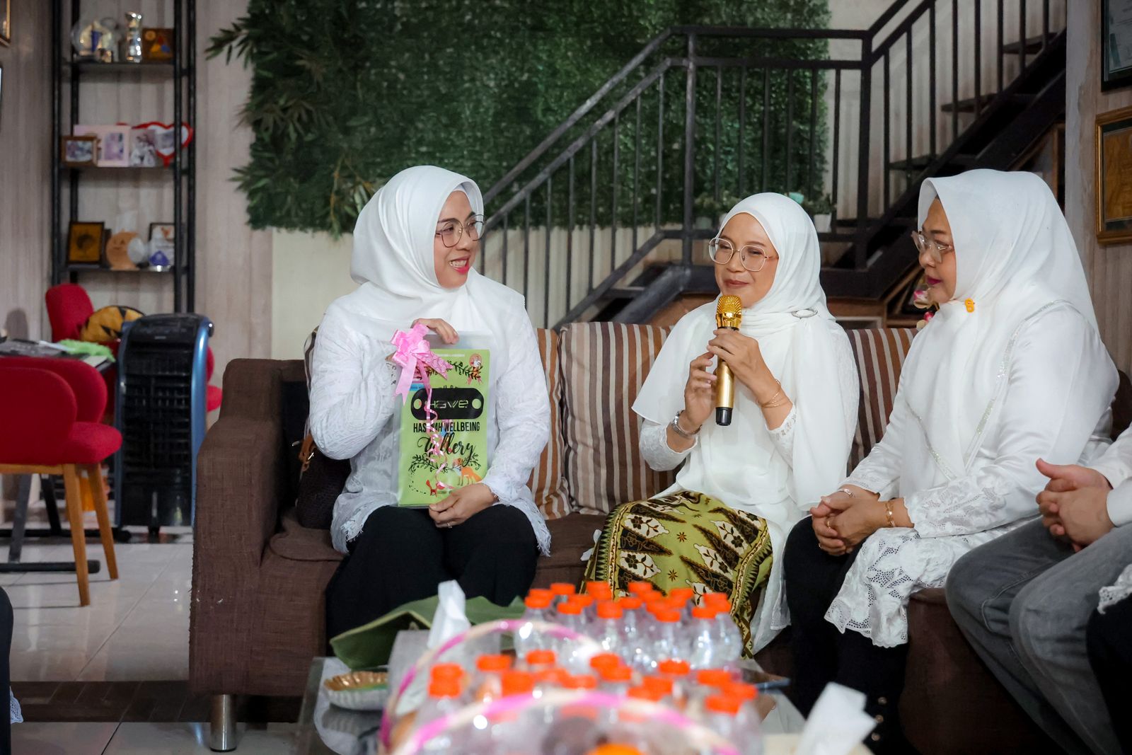 Serahkan Penghargaan Perempuan Inspiratif Provinsi Banten Tahun 2025, Ketua TP PKK Provinsi Banten Tinawati Andra Soni: Untuk Memotivasi Perempuan Inspiratif Selanjutnya